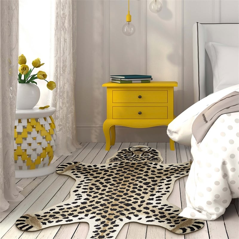 Linon 2' X 3' Jungle Cheetah Shaped Accent Rug in Gold and Black Wool