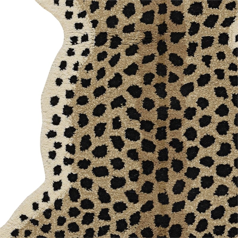 Linon 2' X 3' Jungle Cheetah Shaped Accent Rug in Gold and Black Wool