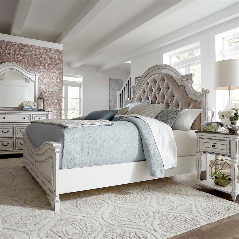 Bedroom Set with Queen Bed and Armoire in Vintage White