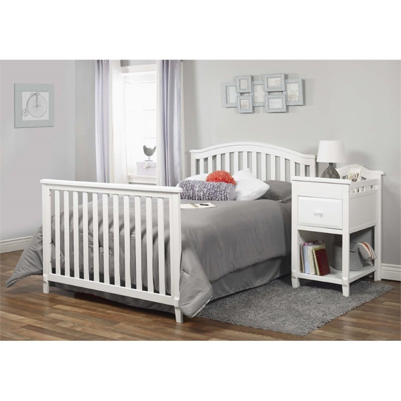 Sorelle Brittany Crib and Changer in White