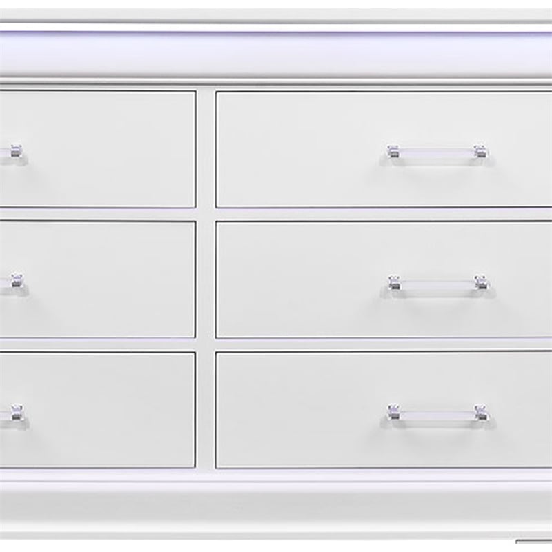Global Furniture USA Charlie Traditional/Modern White Wood Dresser with LED