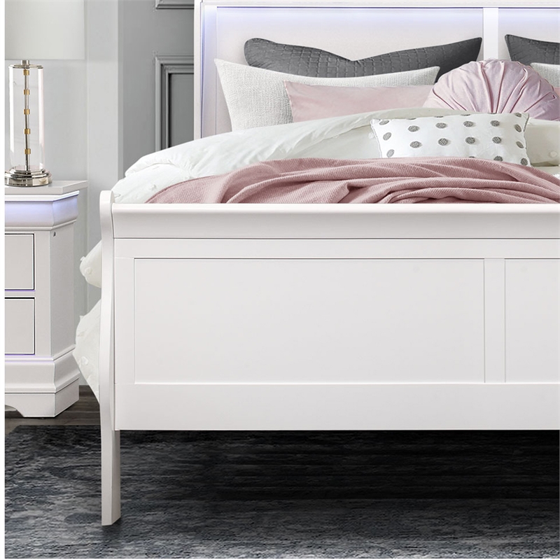 Global Furniture USA Charlie Traditional/Modern White Wood King Bed with LED