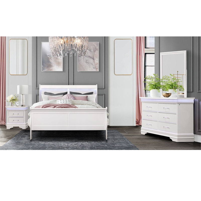 Global Furniture USA Charlie Traditional/Modern White Wood Queen Bed with LED