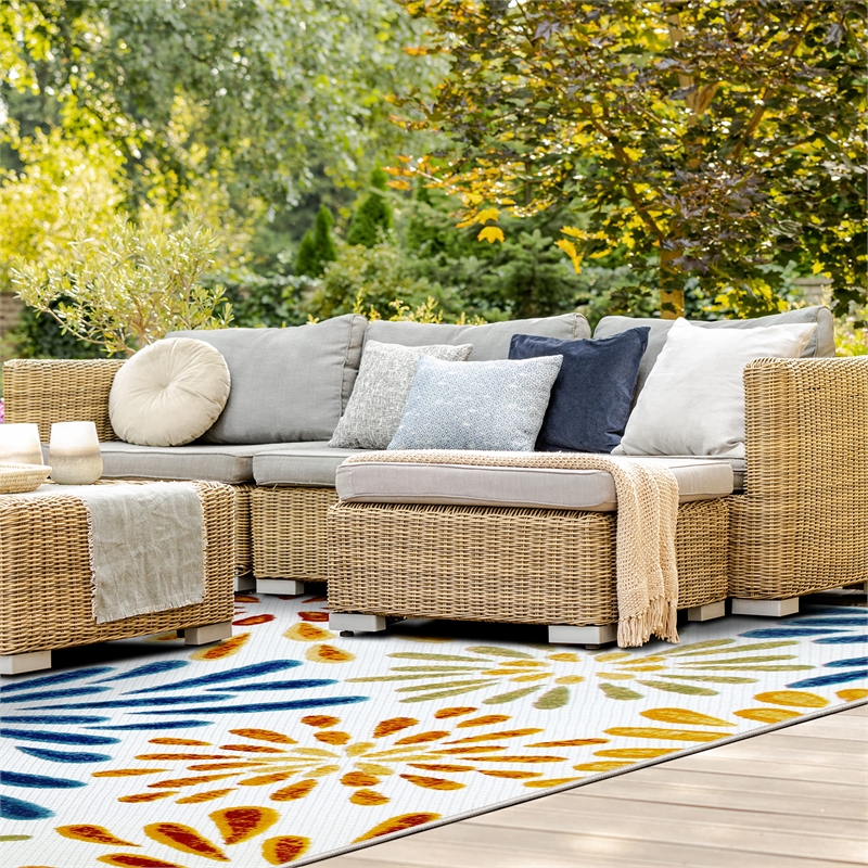 Leick Home 595405 Beam Flower Indoor Outdoor Area Rug Rectangle 5'3