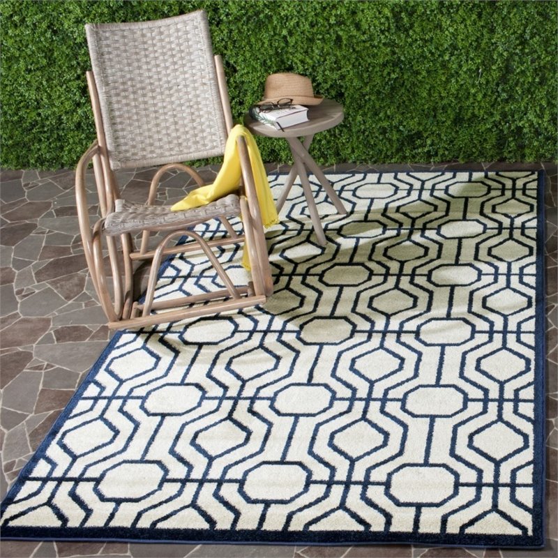 Safavieh Amherst 6' X 9' Power Loomed Rug in Ivory and Navy