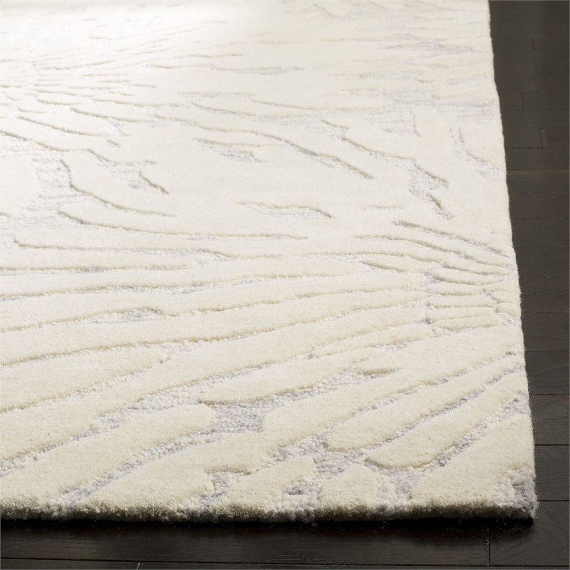 Safavieh Bella 4' X 6' Hand Tufted Wool Pile Rug in Silver and Ivory