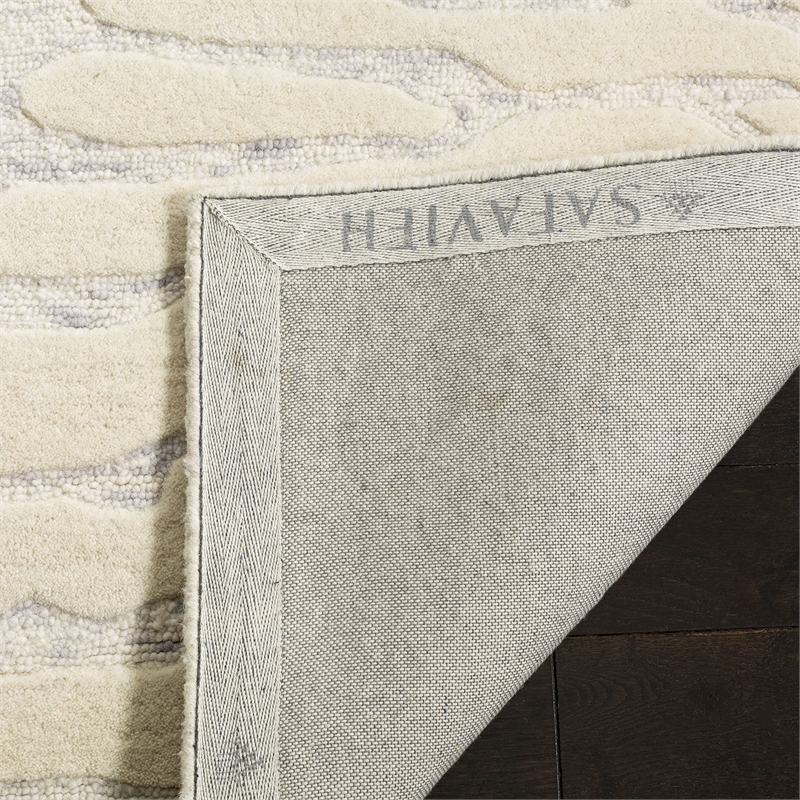 Safavieh Bella 4' X 6' Hand Tufted Wool Pile Rug in Silver and Ivory