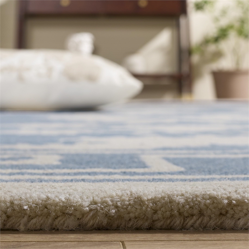 Safavieh Bella 4' X 6' Hand Tufted Wool Pile Rug in Blue and Ivory