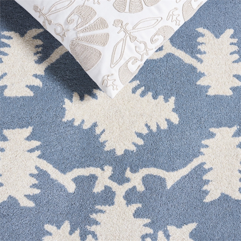 Safavieh Bella 4' X 6' Hand Tufted Wool Pile Rug in Blue and Ivory