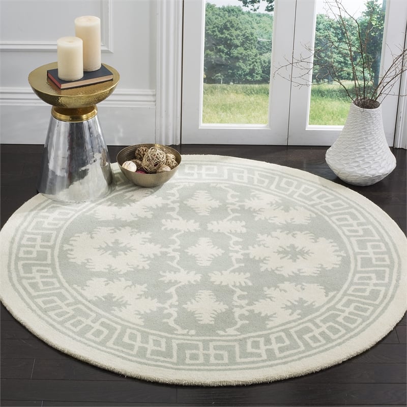 Safavieh Bella 5' Round Hand Tufted Wool Rug in Gray and Ivory