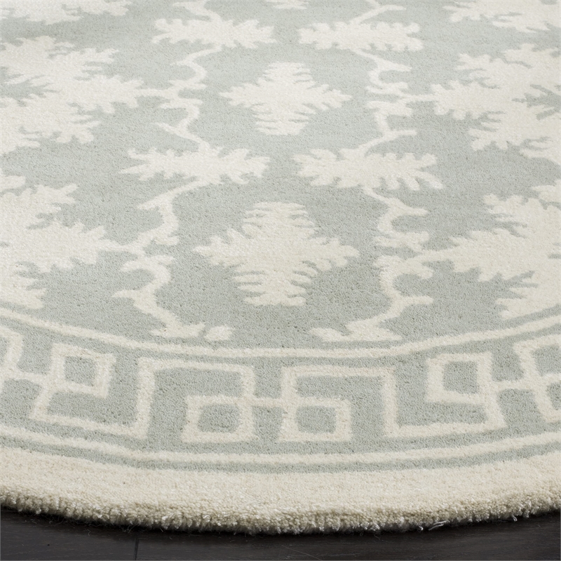 Safavieh Bella 5' Round Hand Tufted Wool Rug in Gray and Ivory