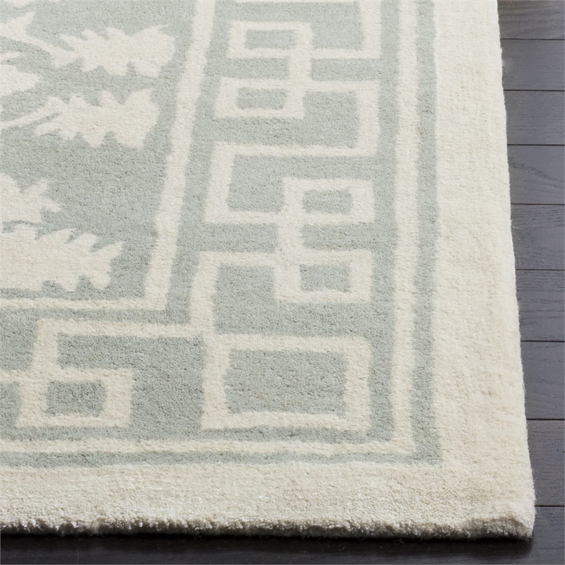 Safavieh Bella 5' Square Hand Tufted Wool Rug in Gray and Ivory