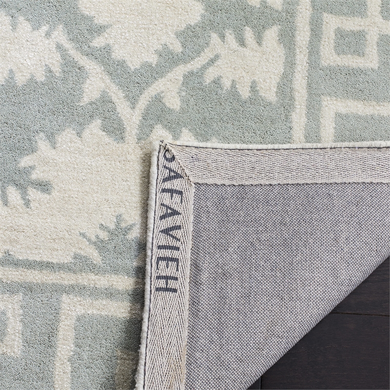 Safavieh Bella 5' Square Hand Tufted Wool Rug in Gray and Ivory