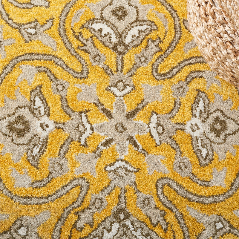 Safavieh Bella 4' X 6' Hand Tufted Wool Pile Rug in Gold and Taupe