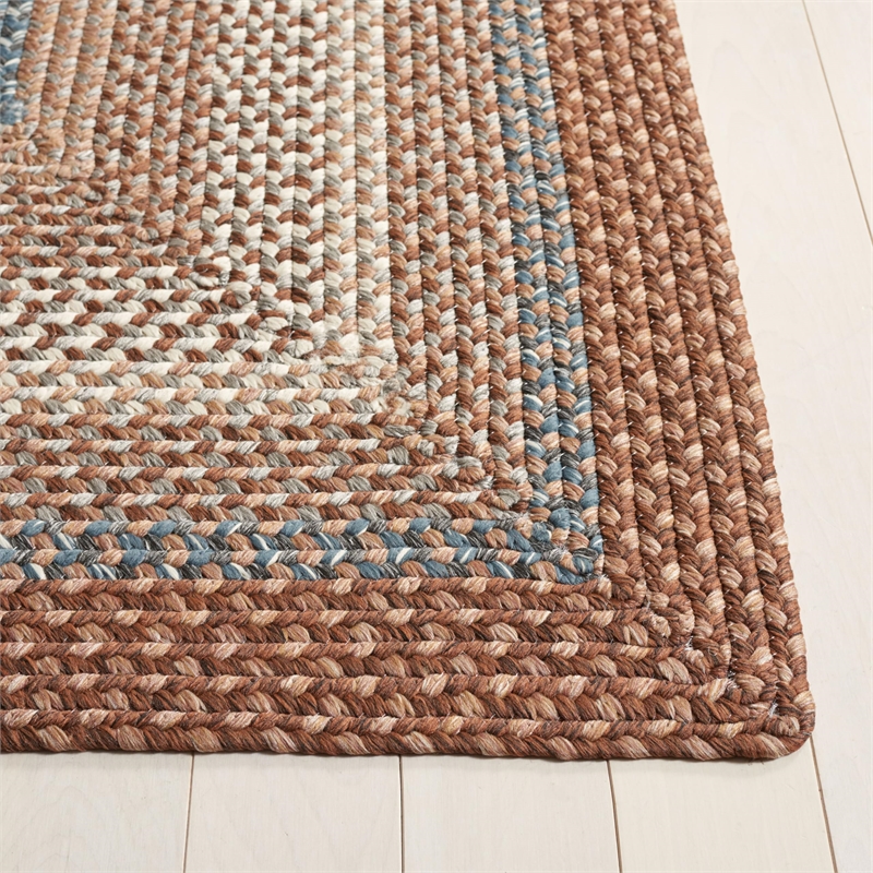 Safavieh Braided 4' Round Hand Woven Polypropylene Rug in Brown