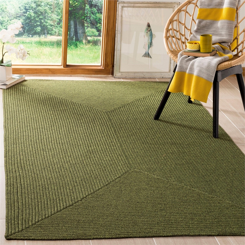 Safavieh Braided 9' X 12' Oval Hand Woven Polypropylene Rug in Green