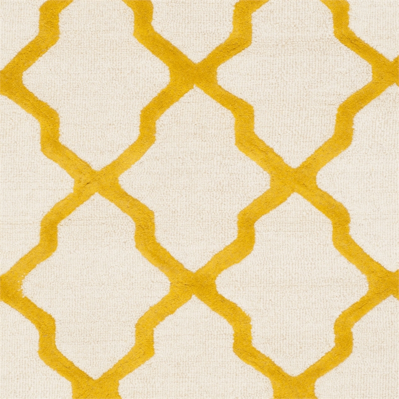 Safavieh Cambridge 4' X 6' Hand Tufted Wool Rug in Ivory and Gold