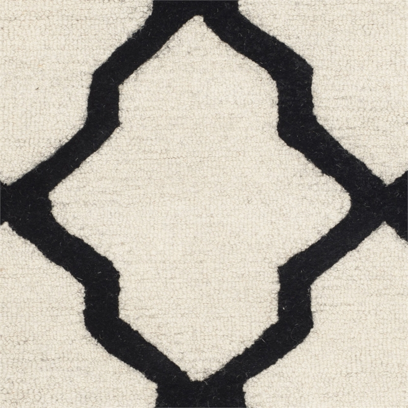 Safavieh Cambridge 2' X 3' Hand Tufted Wool Rug in Ivory and Black