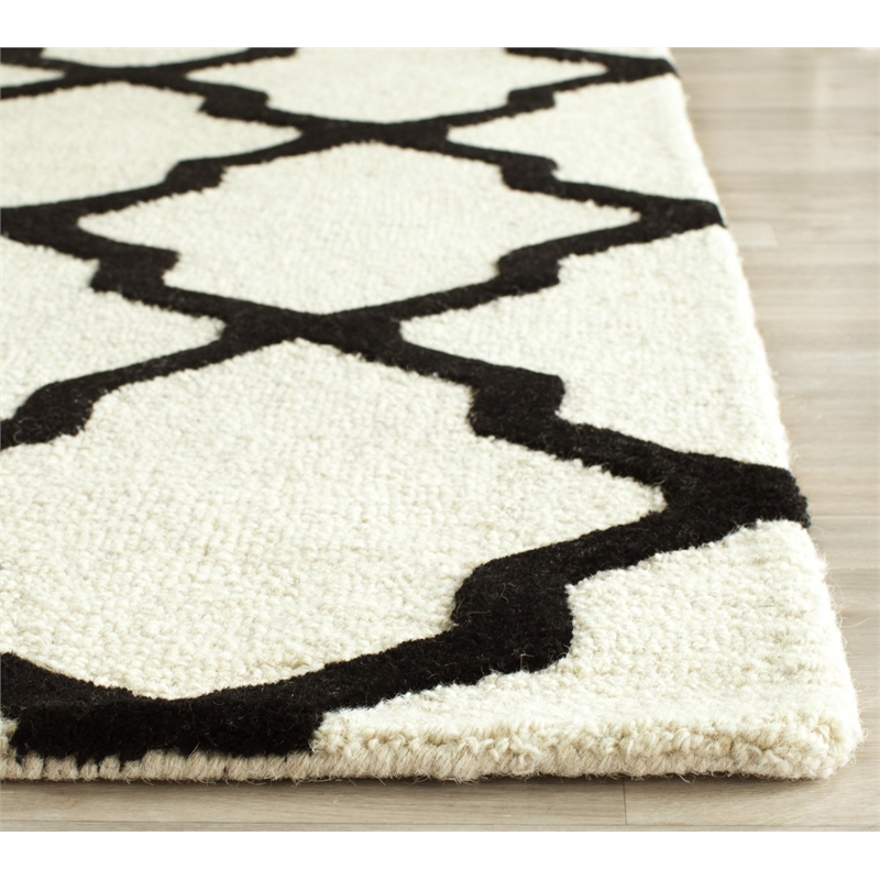Safavieh Cambridge 2' X 3' Hand Tufted Wool Rug in Ivory and Black