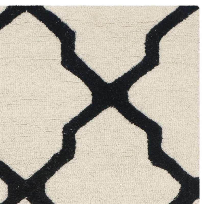 Safavieh Cambridge 5' X 8' Hand Tufted Wool Rug in Ivory and Black