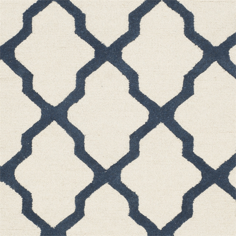 Safavieh Cambridge 4' X 6' Hand Tufted Wool Rug in Ivory and Navy