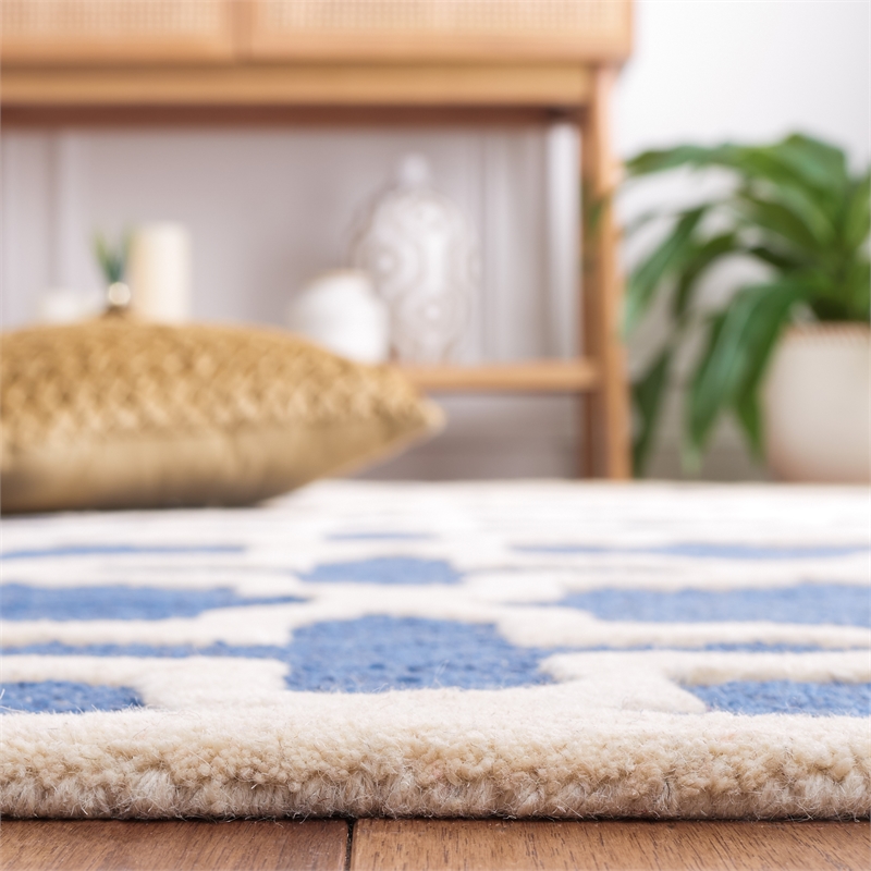 Safavieh Cambridge 2' X 3' Wool Hand Tufted Rug in Navy / Ivory