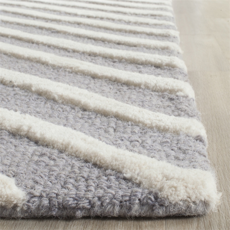 Safavieh Cambridge 5' X 7' Hand Tufted Wool Rug in Silver and Ivory