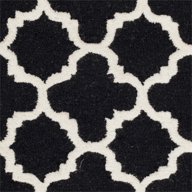 Safavieh Cambridge 4' X 6' Hand Tufted Wool Rug in Black and Ivory