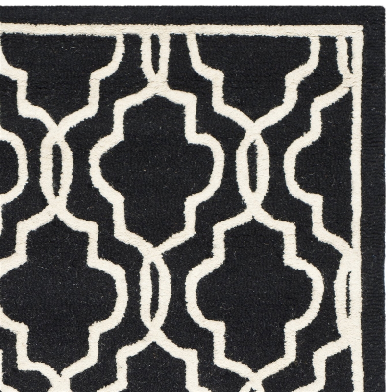 Safavieh Cambridge 4' X 6' Hand Tufted Wool Rug in Black and Ivory