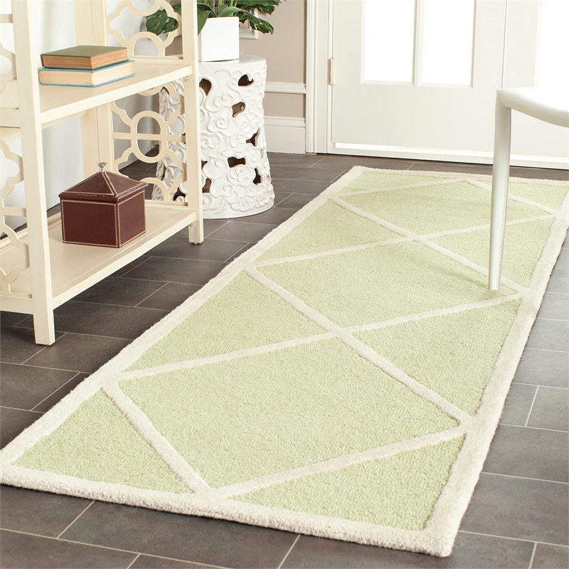 Safavieh Cambridge 6' X 9' Hand Tufted Wool Rug in Lavander and Ivory