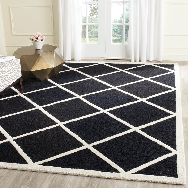 Safavieh Cambridge 4' X 6' Hand Tufted Wool Rug in Black and Ivory