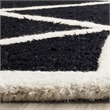 Safavieh Cambridge 4' X 6' Hand Tufted Wool Rug in Black and Ivory