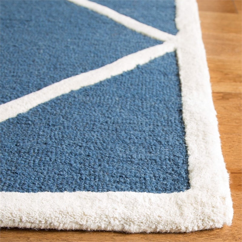 Safavieh Cambridge 4' X 6' Hand Tufted Wool Rug in Navy and Ivory