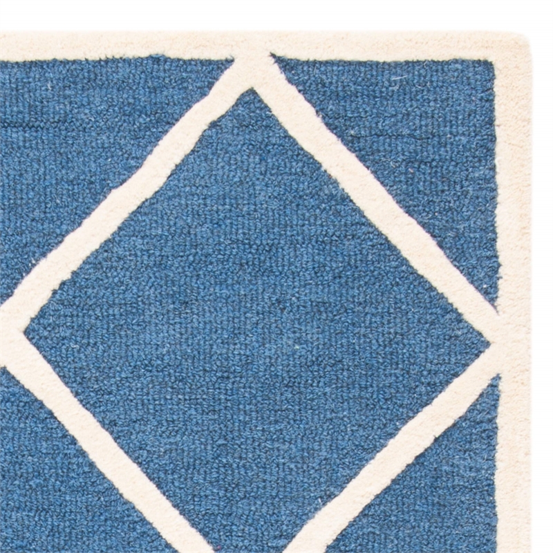 Safavieh Cambridge 4' X 6' Hand Tufted Wool Rug in Navy and Ivory