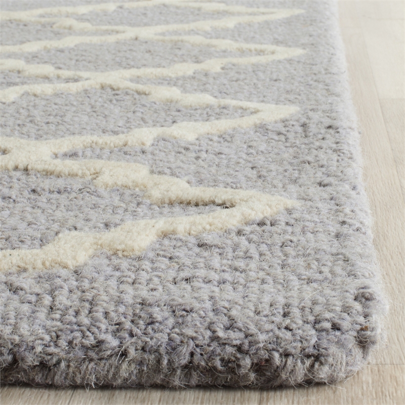 Safavieh Cambridge 4' X 6' Hand Tufted Wool Rug in Silver and Ivory