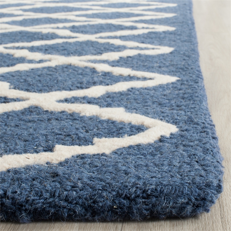 Safavieh Cambridge 4' X 6' Hand Tufted Wool Rug in Navy and Ivory
