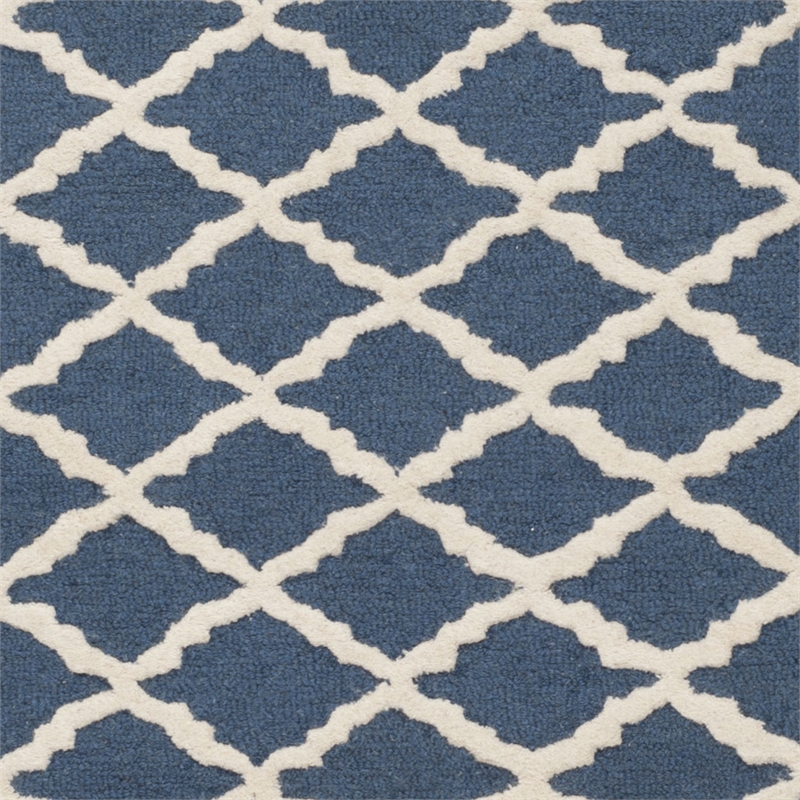 Safavieh Cambridge 4' X 6' Hand Tufted Wool Rug in Navy and Ivory