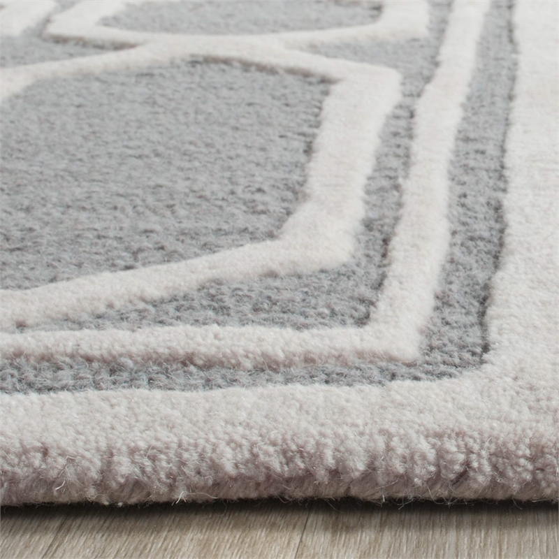 Safavieh Cambridge 4' X 6' Hand Tufted Wool Rug in Silver and Ivory