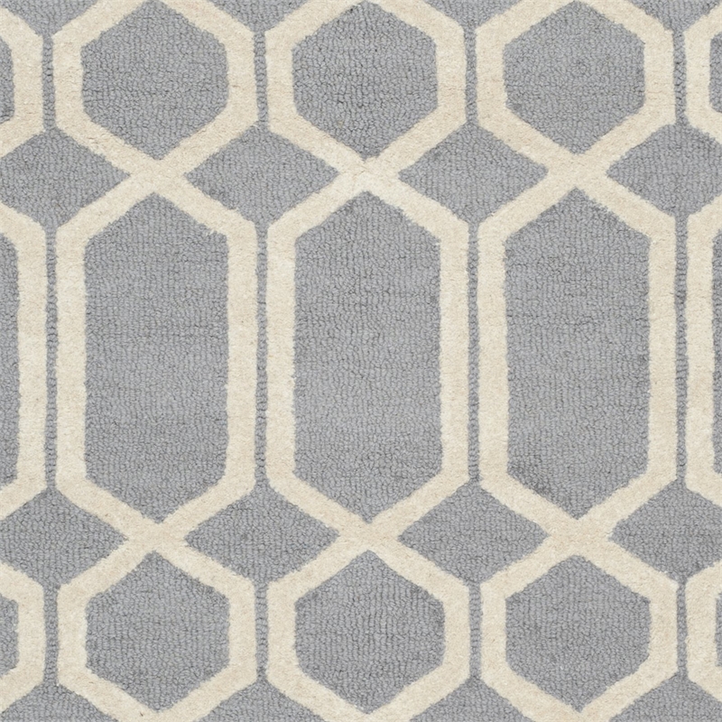 Safavieh Cambridge 4' X 6' Hand Tufted Wool Rug in Silver and Ivory
