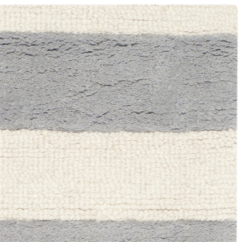 Safavieh Cambridge 6' X 9' Hand Tufted Wool Rug in Navy and Ivory