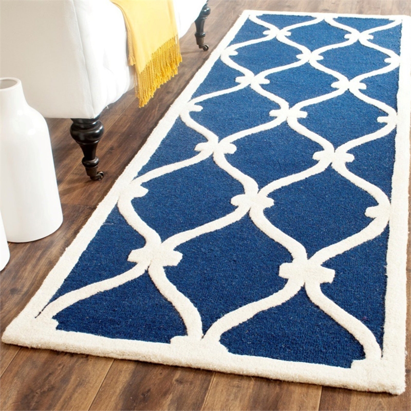 Safavieh Cambridge 4' X 6' Hand Tufted Wool Rug in Blue and Ivory