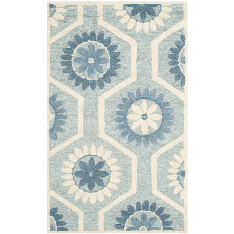 Safavieh Cambridge 4' X 6' Hand Tufted Wool Rug in Blue and Ivory