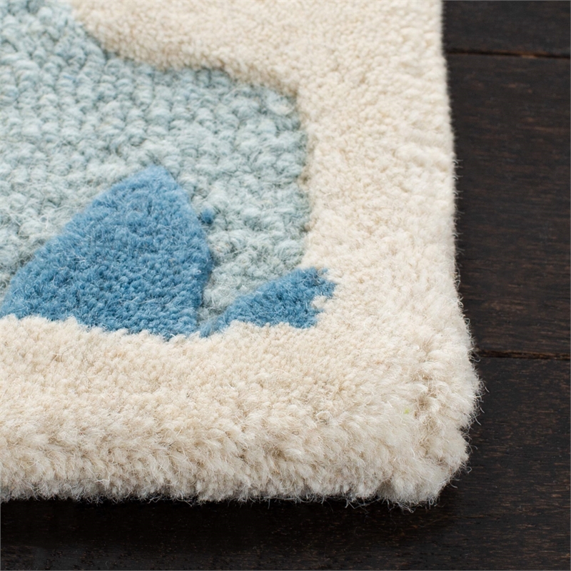 Safavieh Cambridge 4' X 6' Hand Tufted Wool Rug in Blue and Ivory