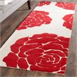 Safavieh Cambridge 6' Round Hand Tufted Wool Rug in Ivory and Red