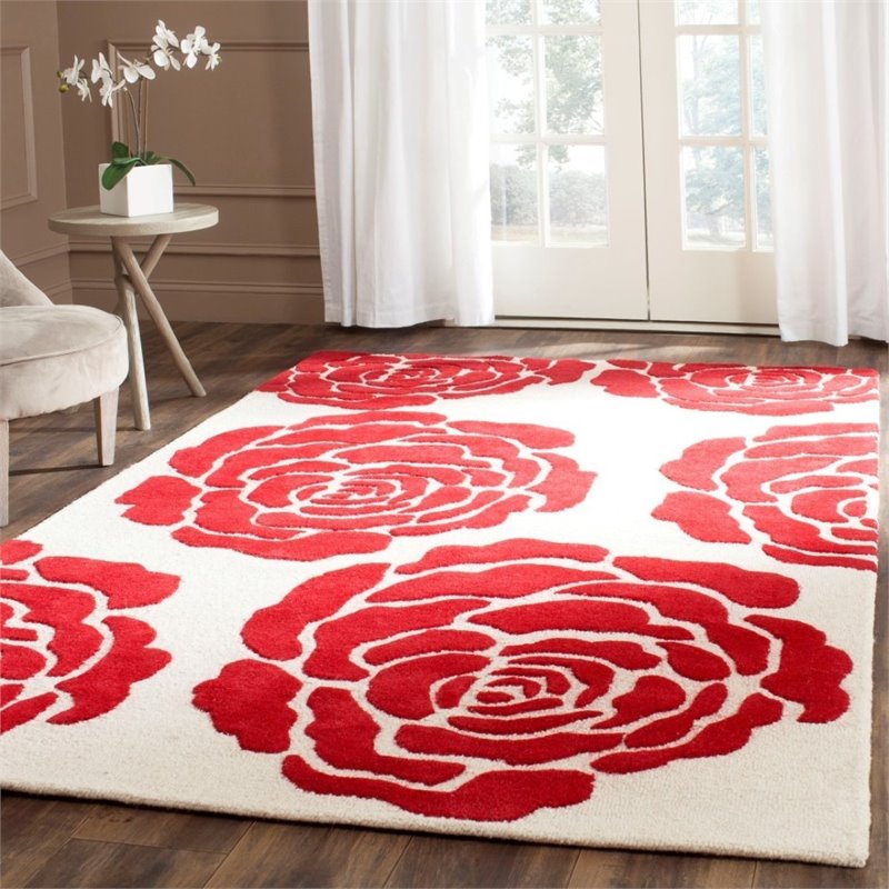Safavieh Cambridge 6' Round Hand Tufted Wool Rug in Ivory and Red