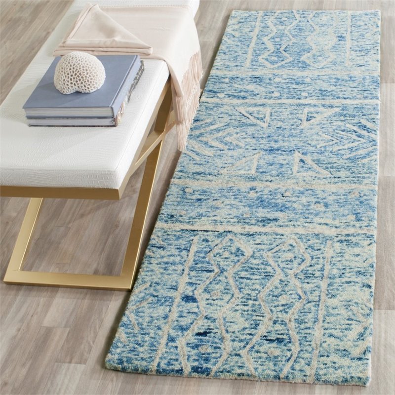 Safavieh Chatham 5' Round Hand Tufted Wool Rug in Blue and Ivory