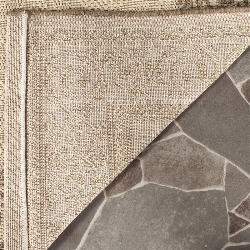 Safavieh Courtyard 7'10