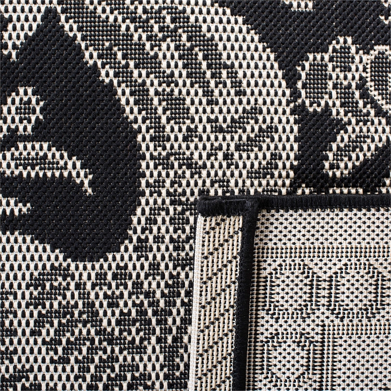 Safavieh Courtyard 2' X 3'7