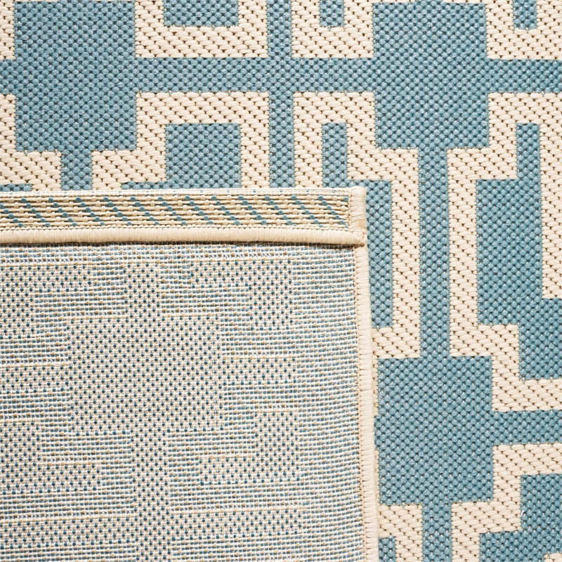 Safavieh Courtyard 2' X 3'7