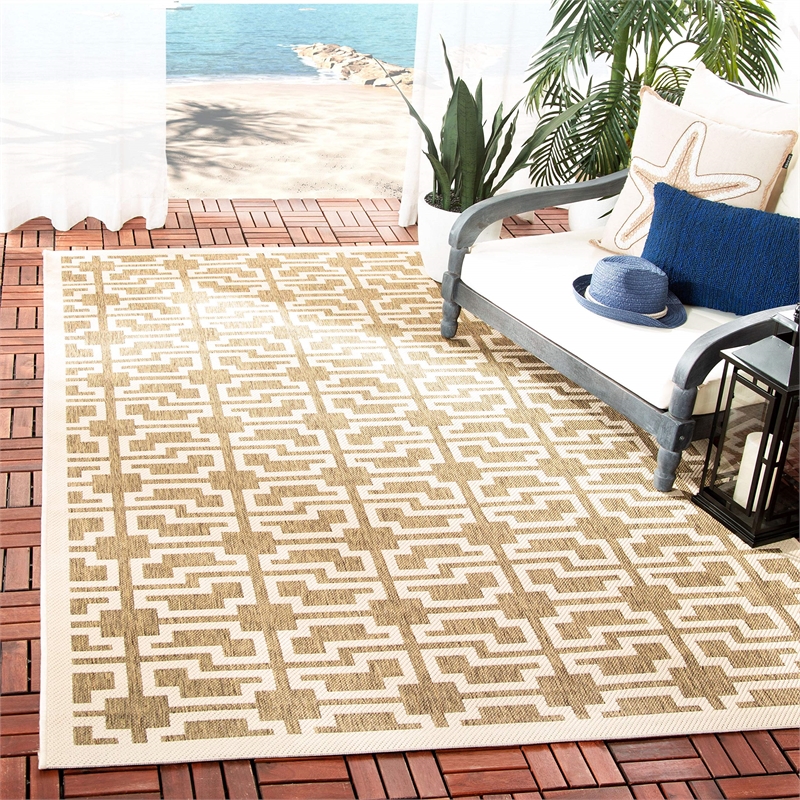 Safavieh Courtyard 7'10